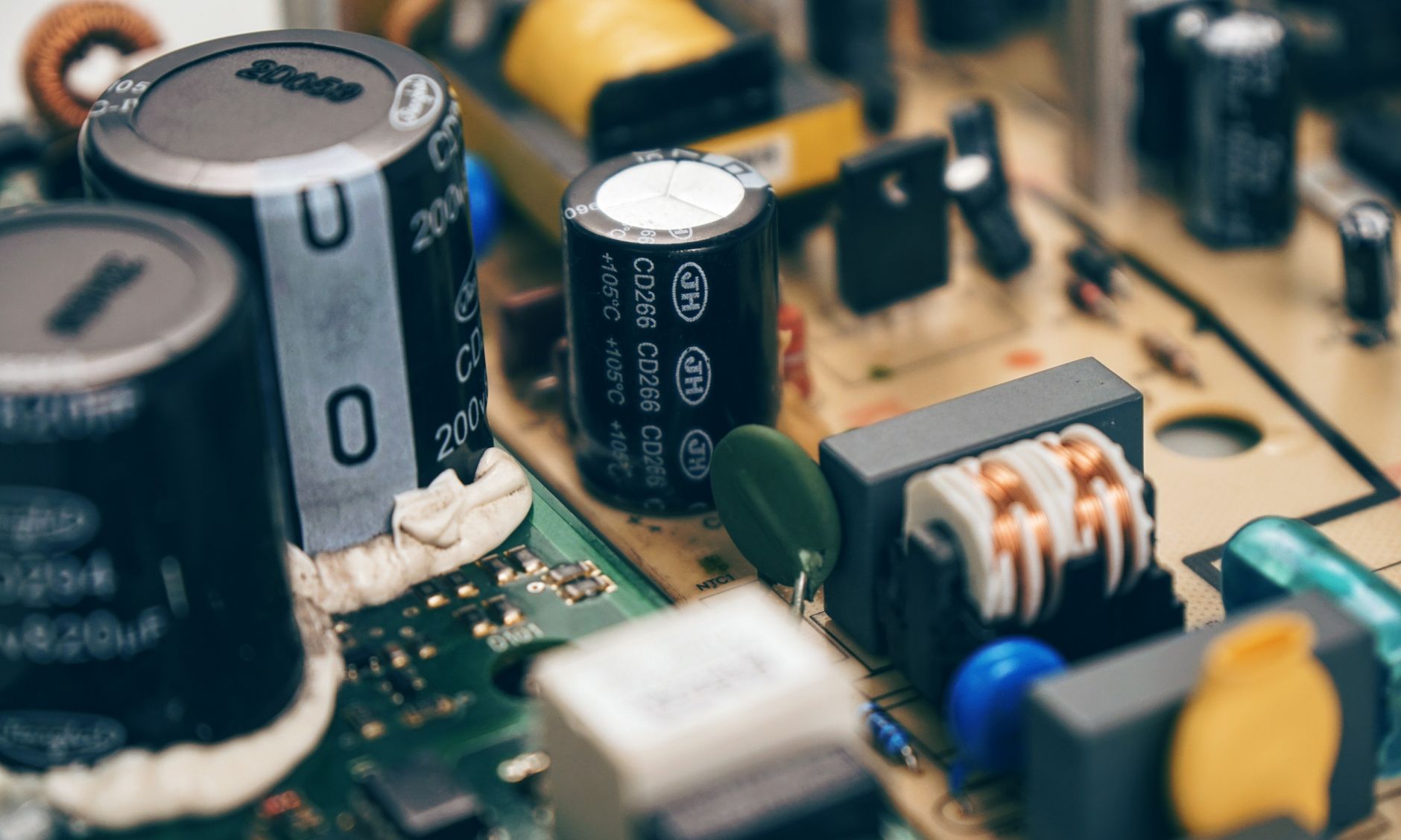 Semiconductor gas supply deal: Is it the best investment now?